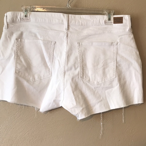 Levi’s white ripped shorts size 16/33 Cotton - Picture 3 of 4